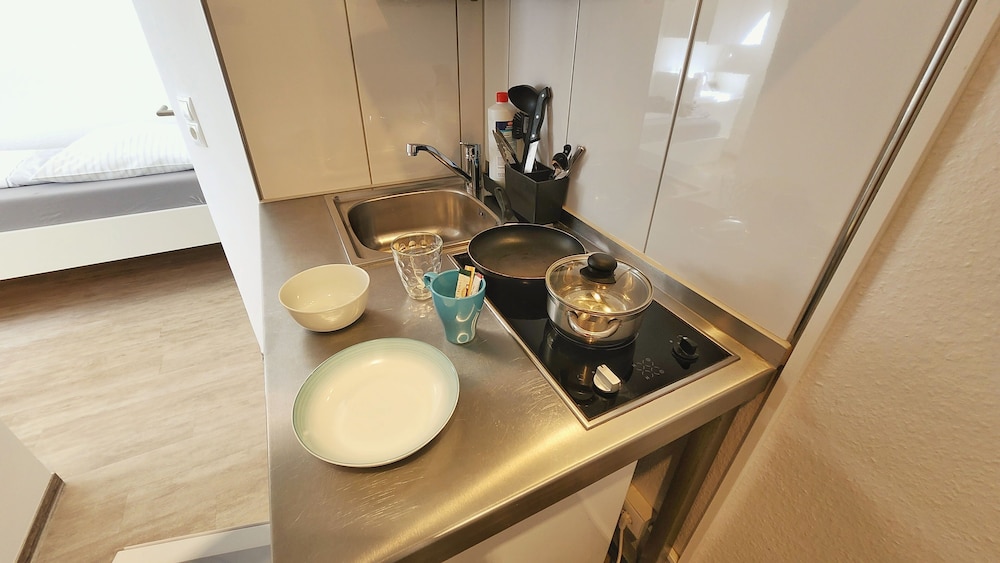 B & L Hostel 46/50