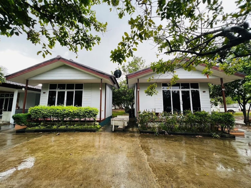Baan Suan Khun Yaiy Nakhon Nayok 63/71