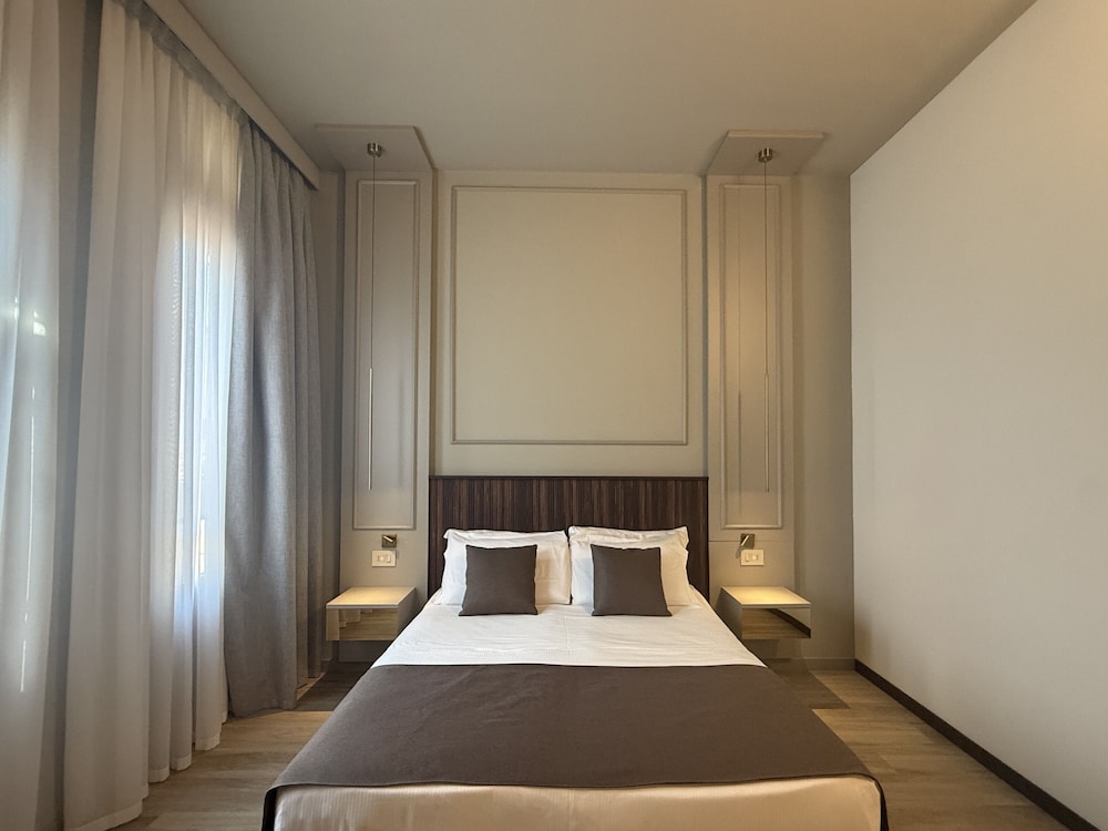 Hotel Mignon 8/48