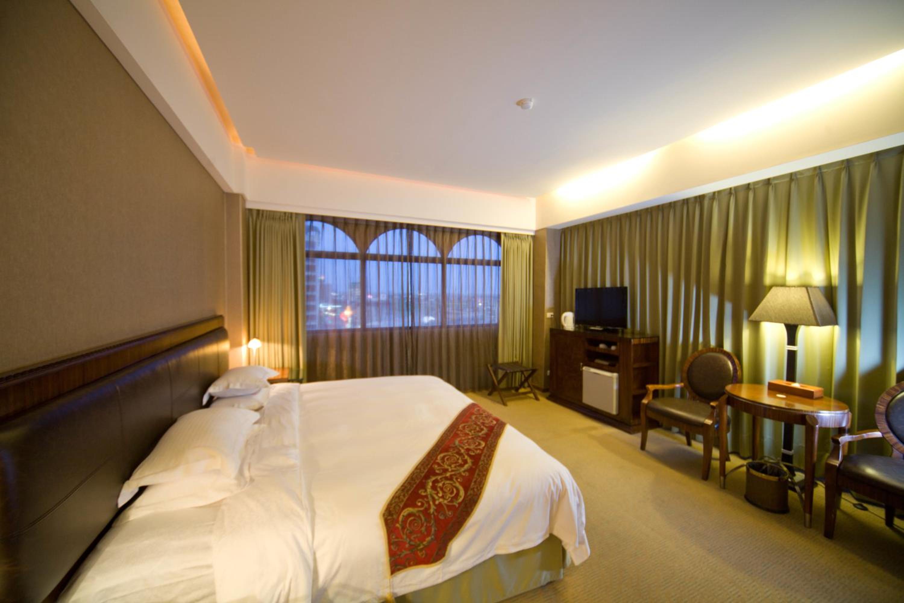 ROOM, DOUBLE BED