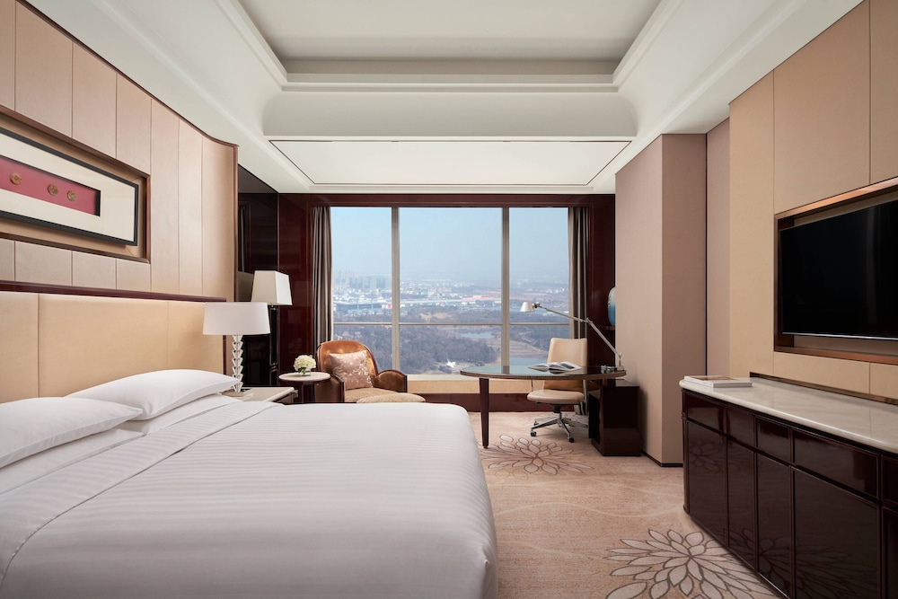 Room, King Bed, with View, Smoking