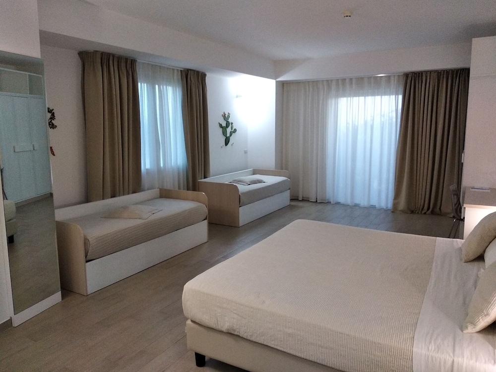EST HOTEL 27/65