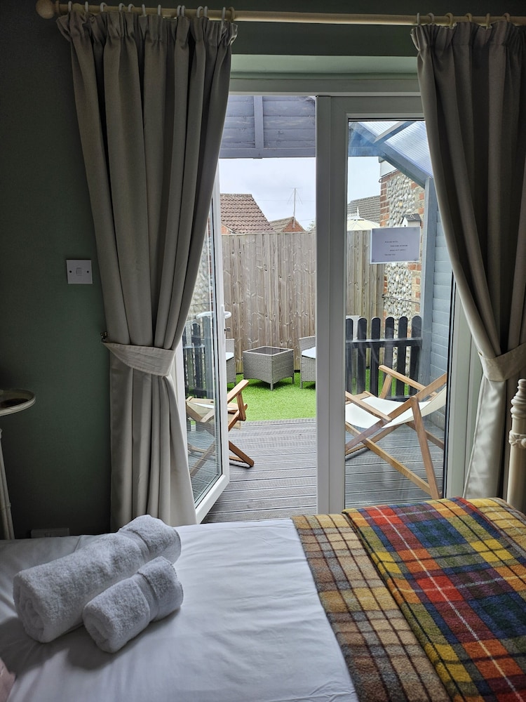 Courtyard, Superior, King Bed
