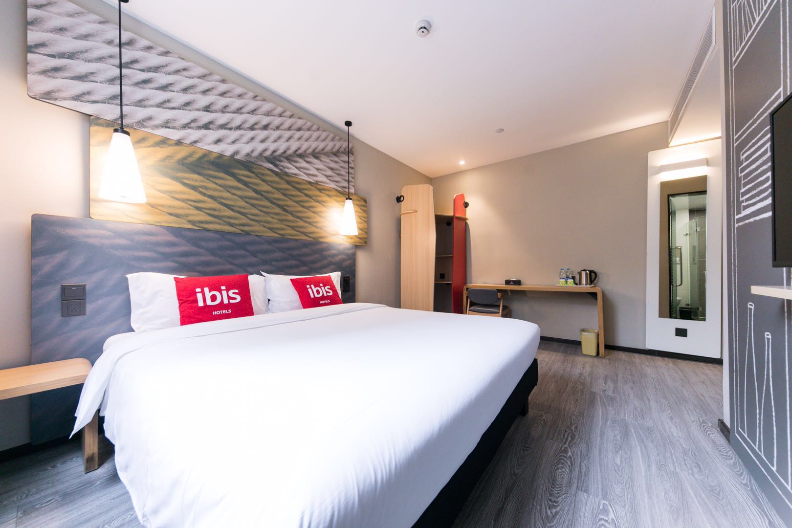 Ibis Shanghai Gubei 6/15
