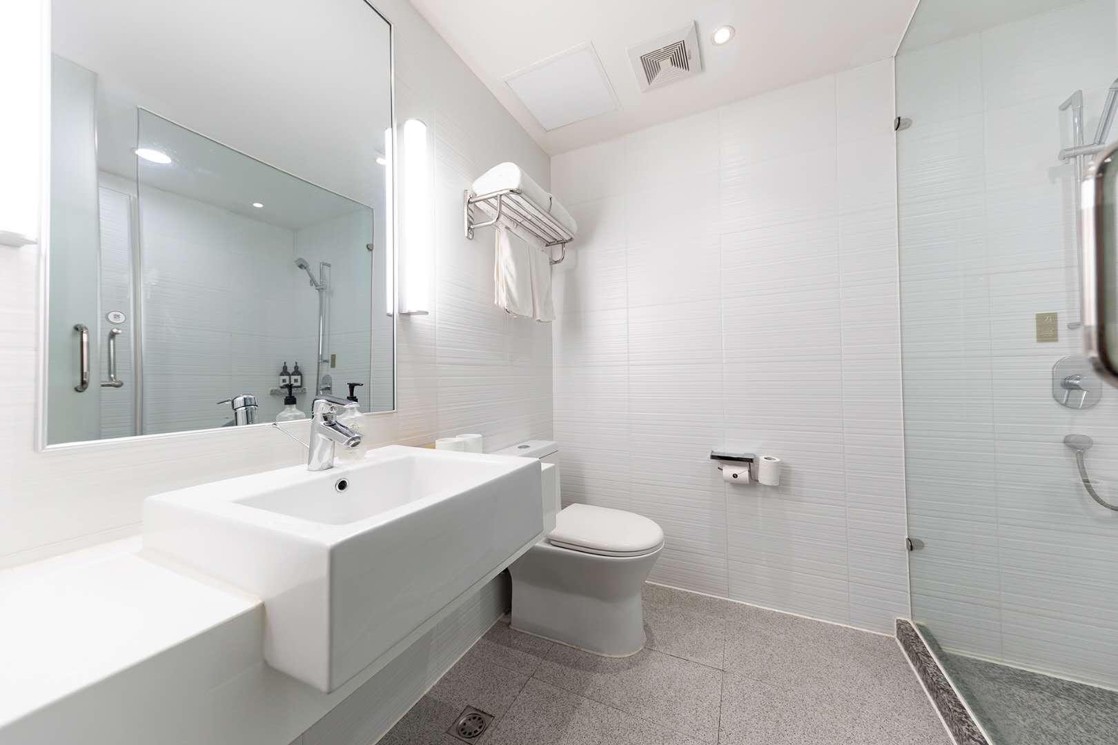 Ji Hotel (Shanghai Jiayi Road subway station) 33/36