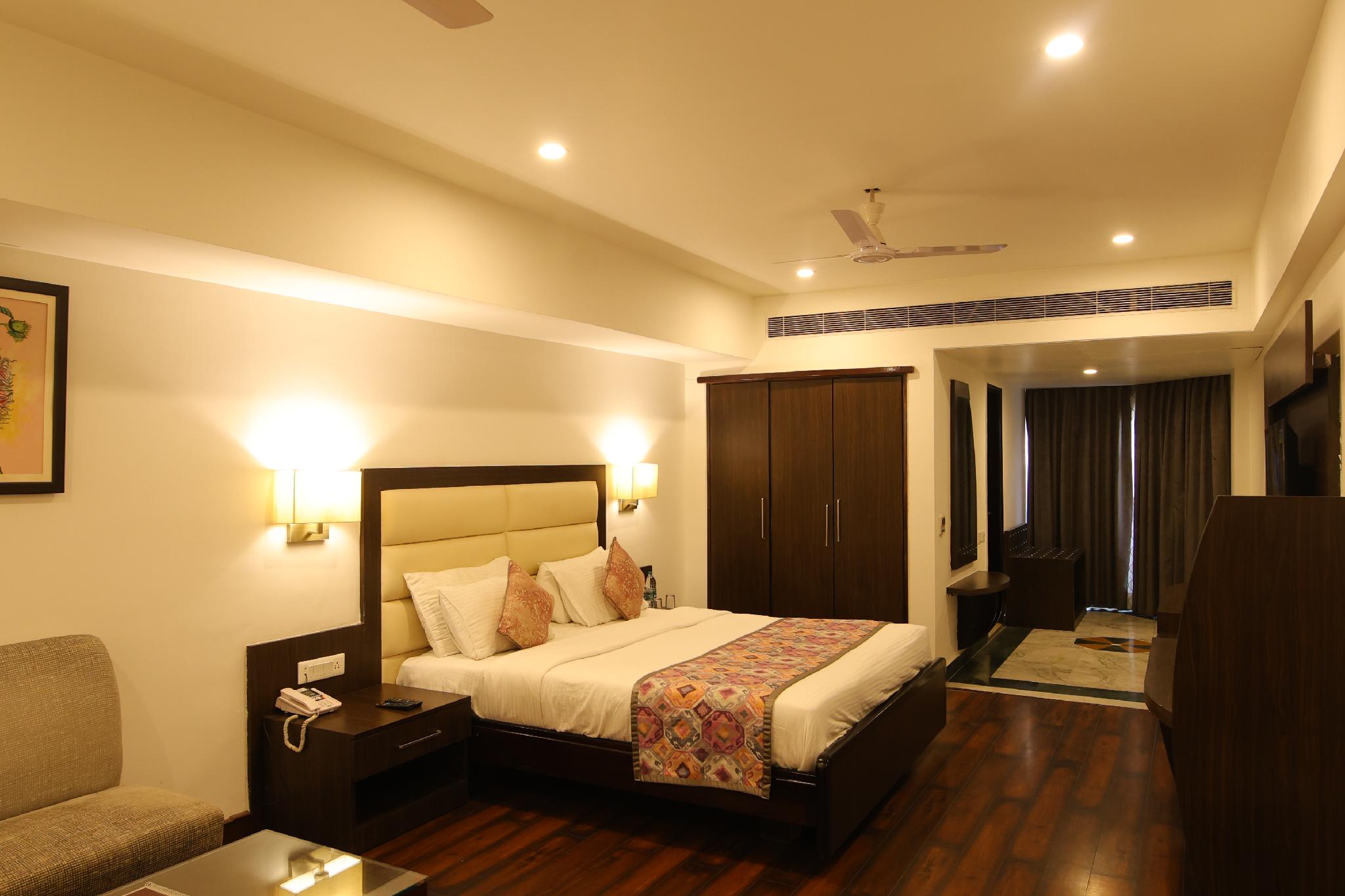 Room CLUB