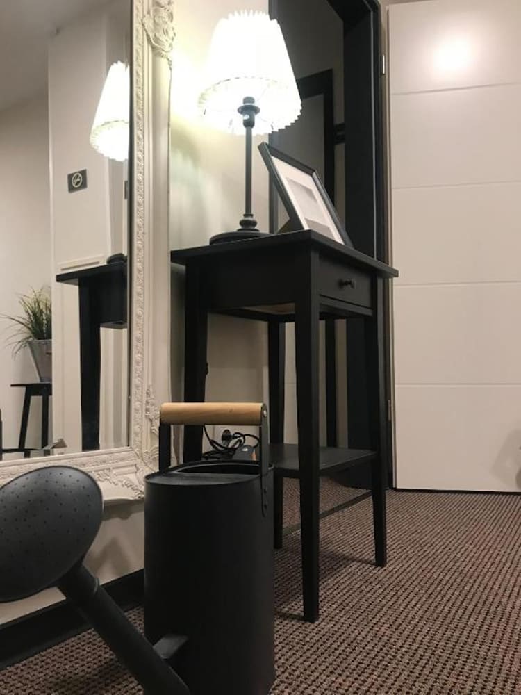 Hamburg Room 32/50