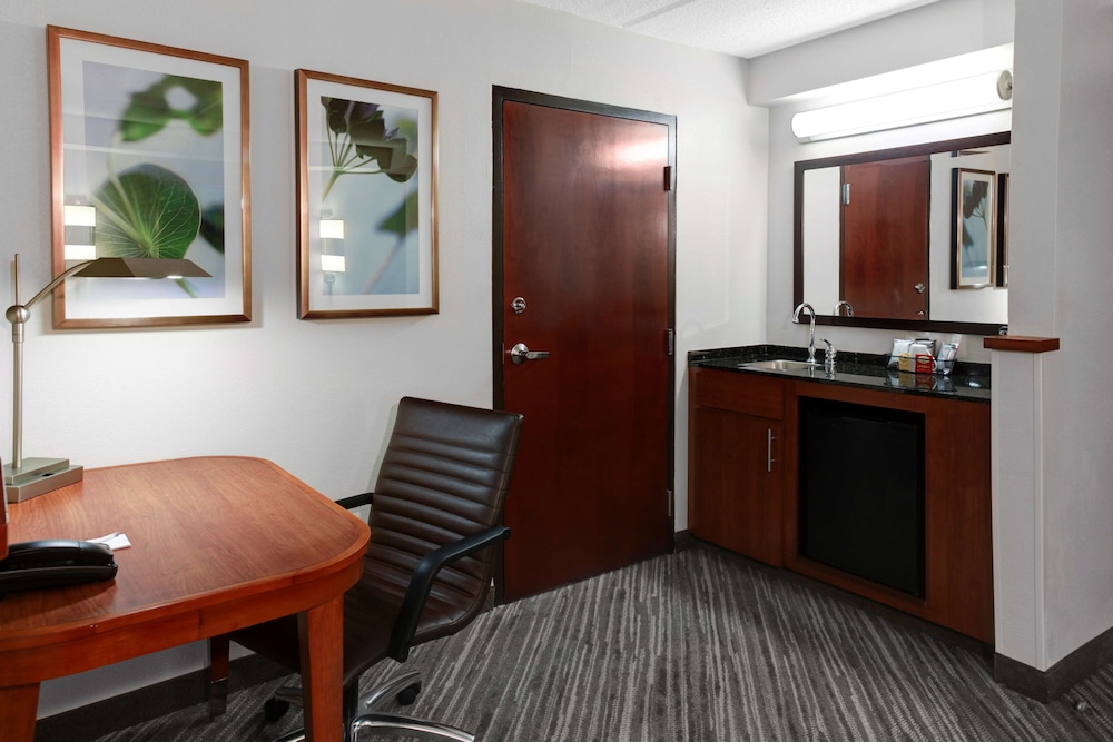 Hyatt Place Pittsburgh Airport/Robinson Mall 12/70