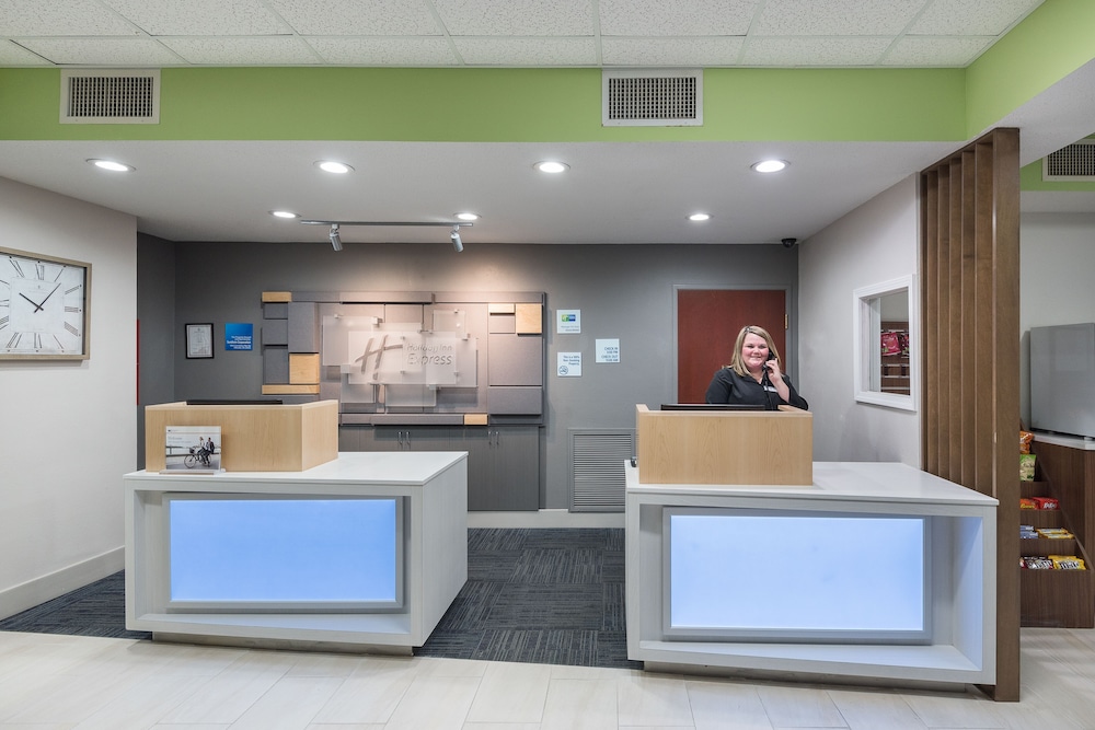 Holiday Inn Express Hillsville 10/47