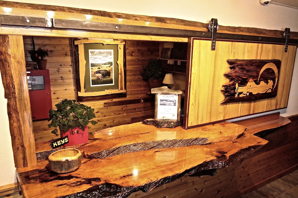 Yellowstone Village Inn and Suites 4/36