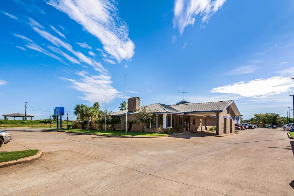 Motel6 Freeport, TX 46/54