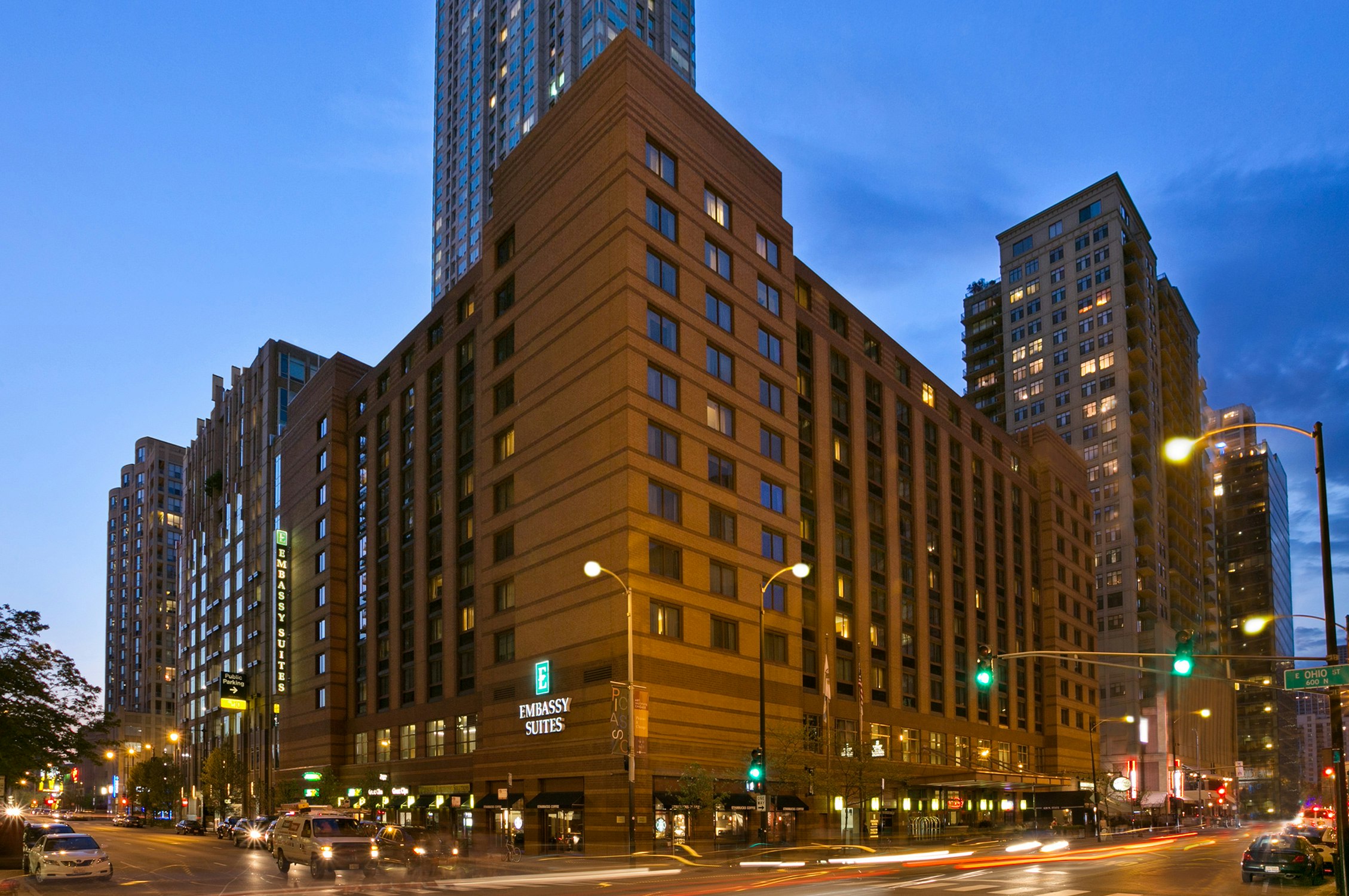 Embassy Suites by Hilton Chicago Downtown River North photo2
