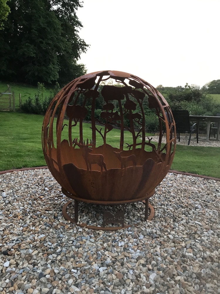 The Hurtwood Inn Hotel 24/25