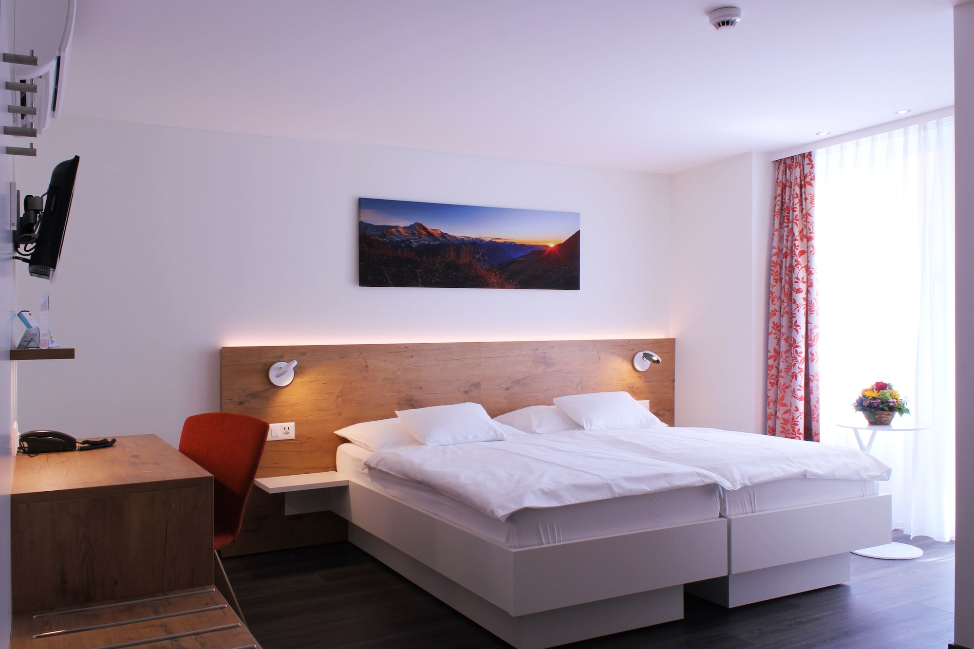 SUPERIOR, TWIN BEDS, MOUNTAIN SIDE