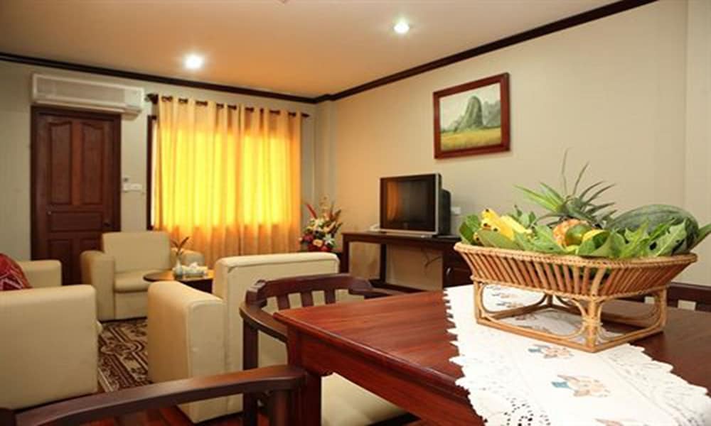 Vansana Riverside Hotel 34/40