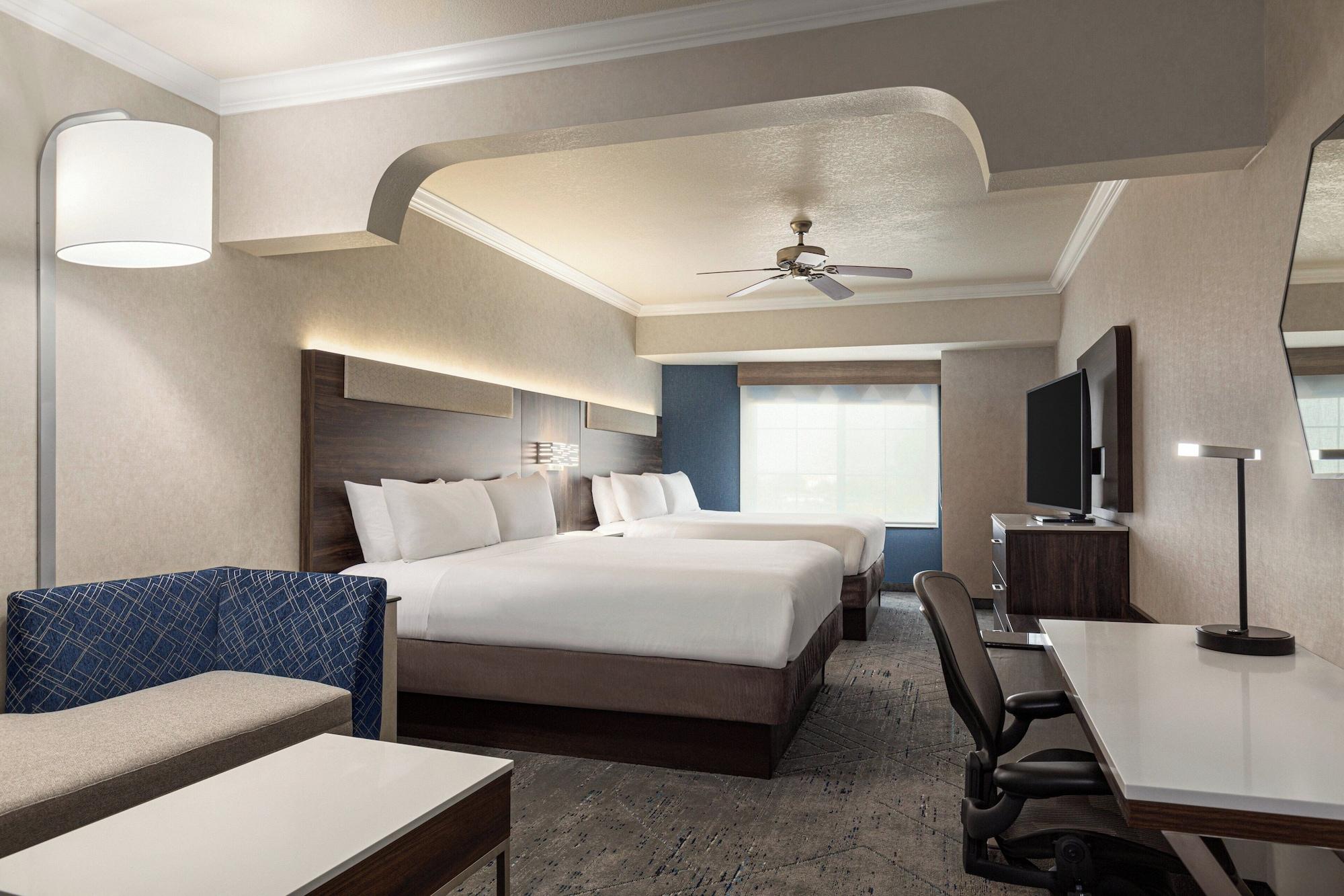 suite, multiple beds