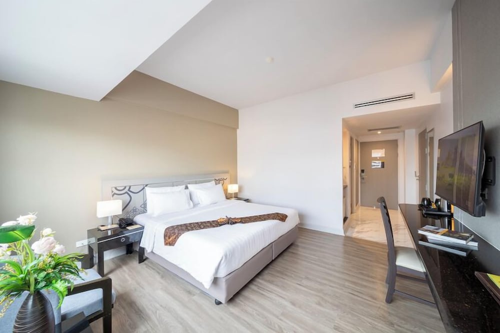 New Season Hotel 20/46