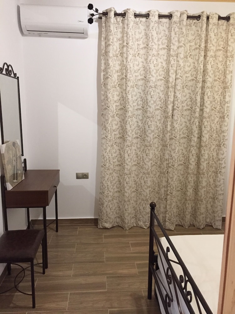 Anastasia Studios 12/50
