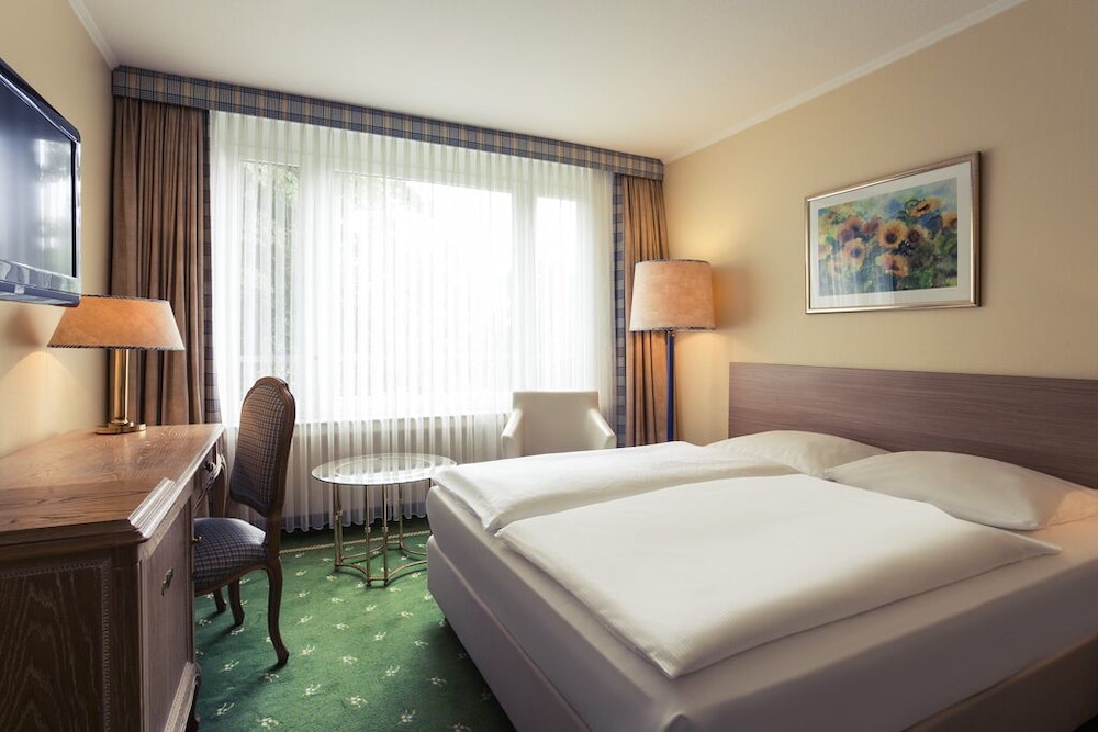 Standard, Single, Queen Bed