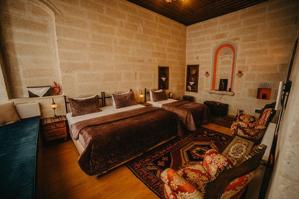 Helios Cave Hotel 12/50