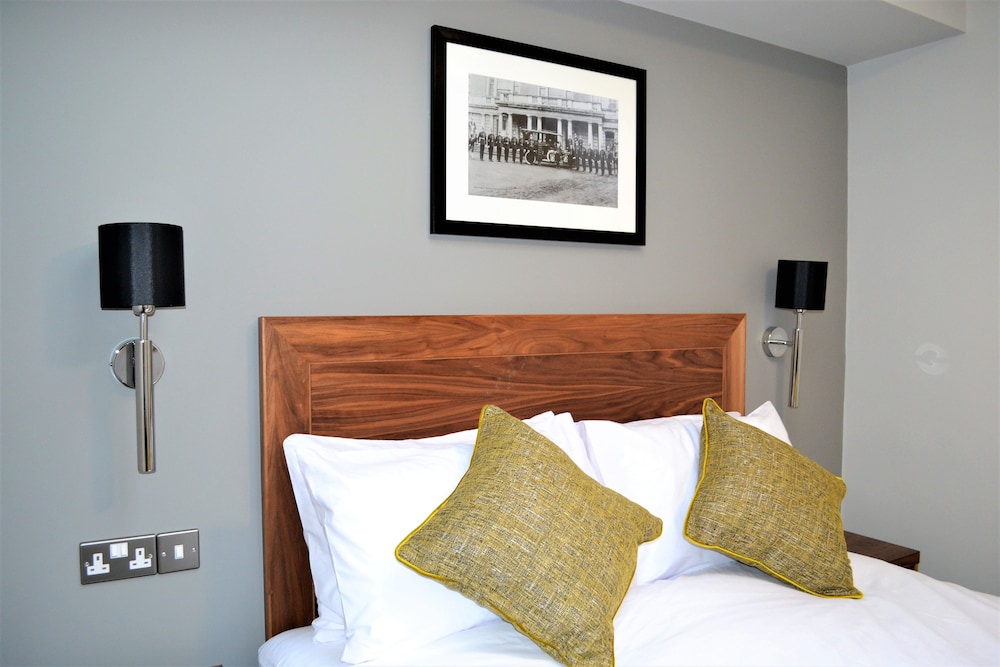 New Park Hotel 35/50