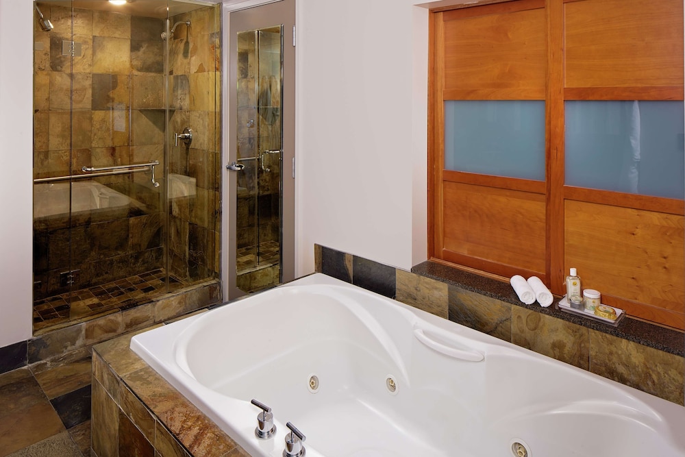 The Chrysalis Inn and Spa Bellingham Curio Collection By Hilton 13/61