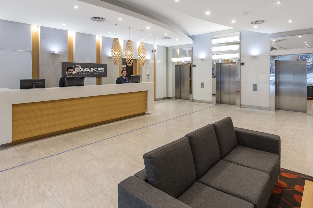 Oaks Embassy Adelaide Suites 7/64