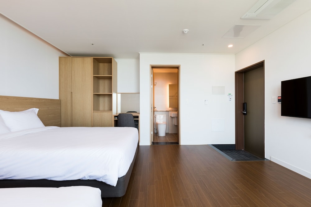 Lemain Hotel 3/32