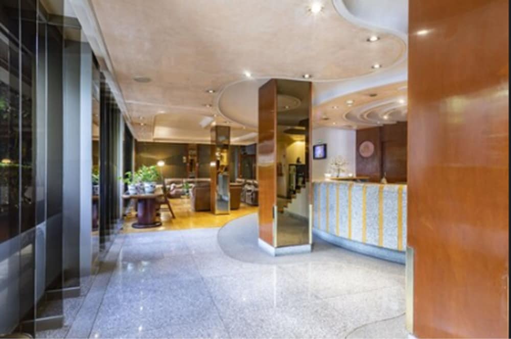 Hotel Beverly 4/40