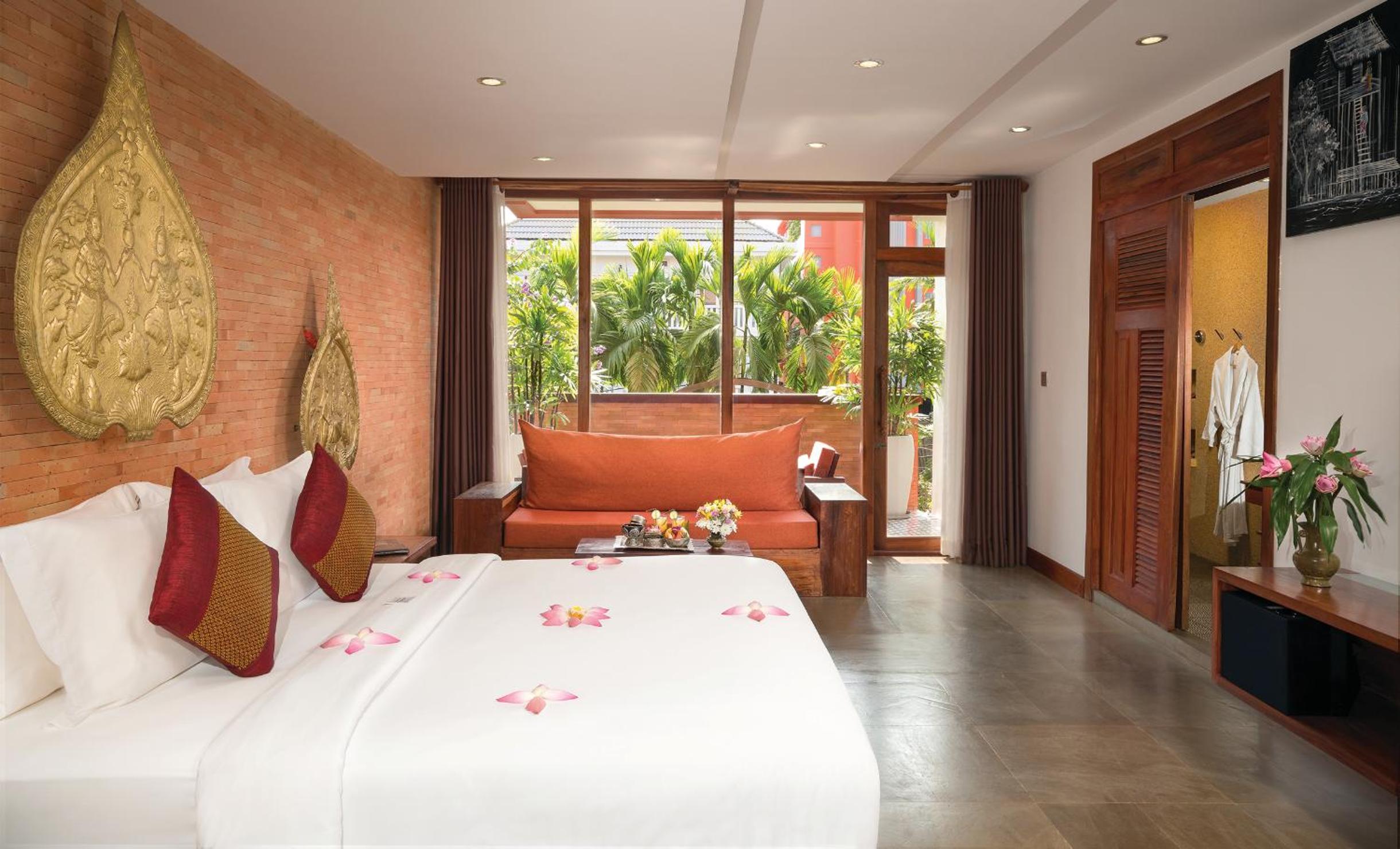 Spa, Suite, Pool View