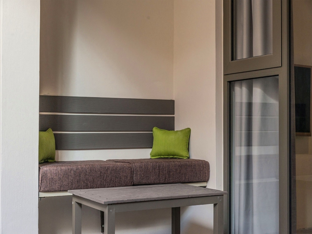 Pereybere Hotel And Apartments 27/44