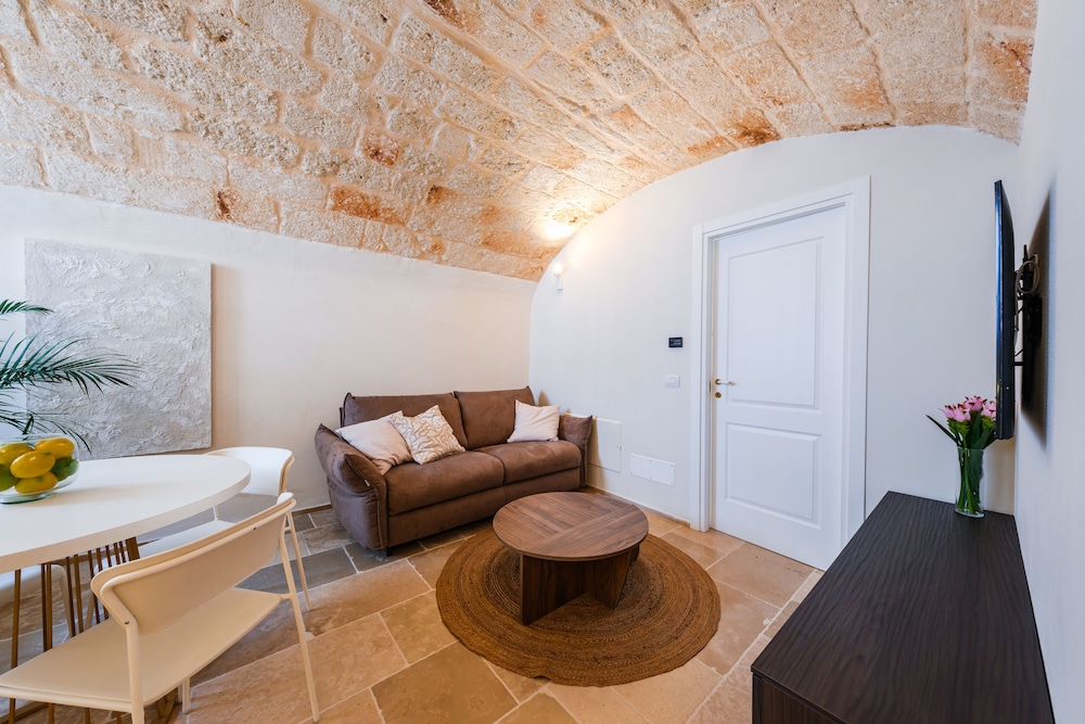Palazzo Clemente 28/50