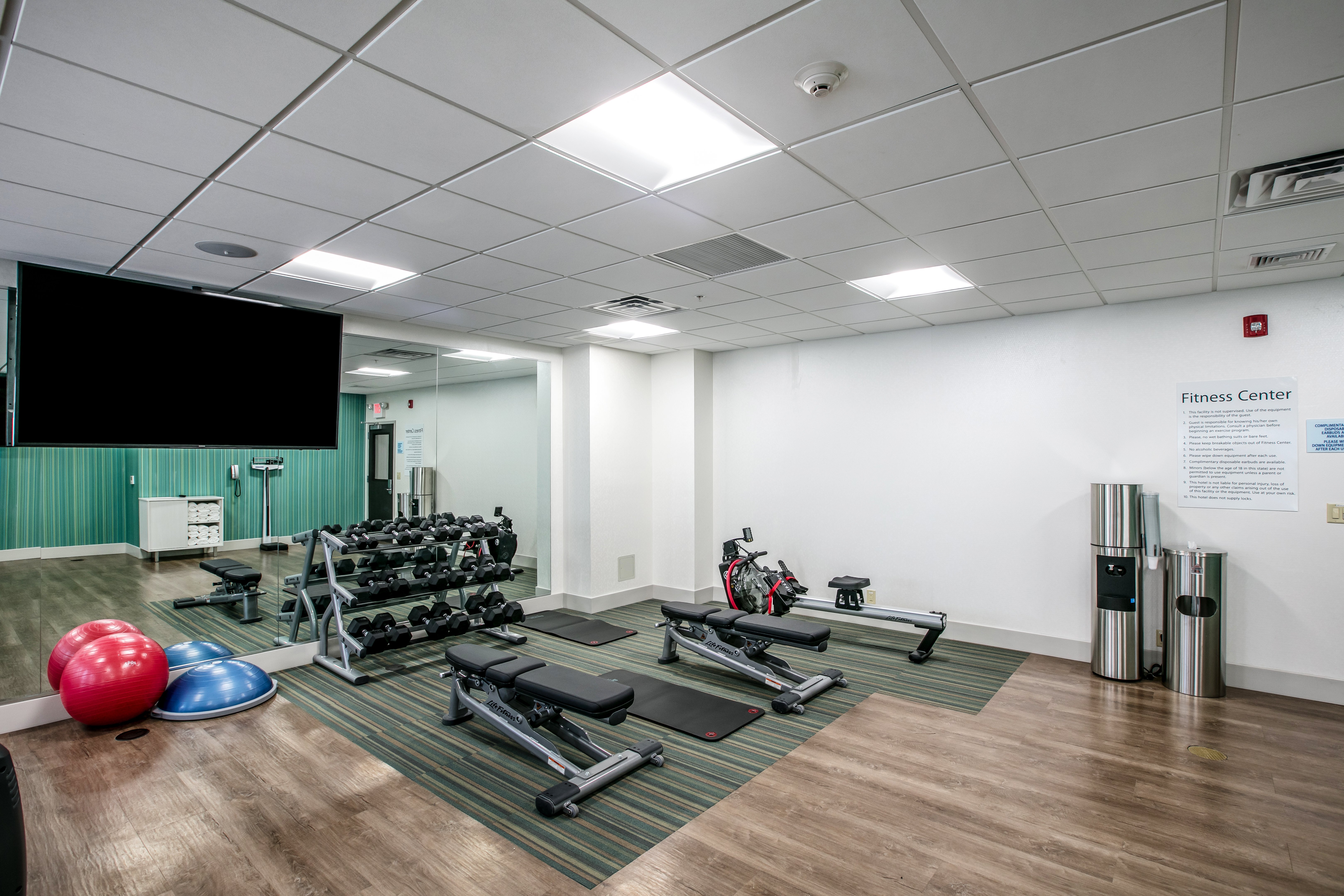 Holiday Inn Express Suites Jersey City North Hoboken 19/39