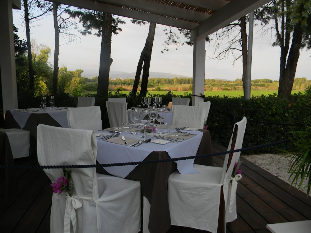 IS BENAS COUNTRY LODGE 53/63
