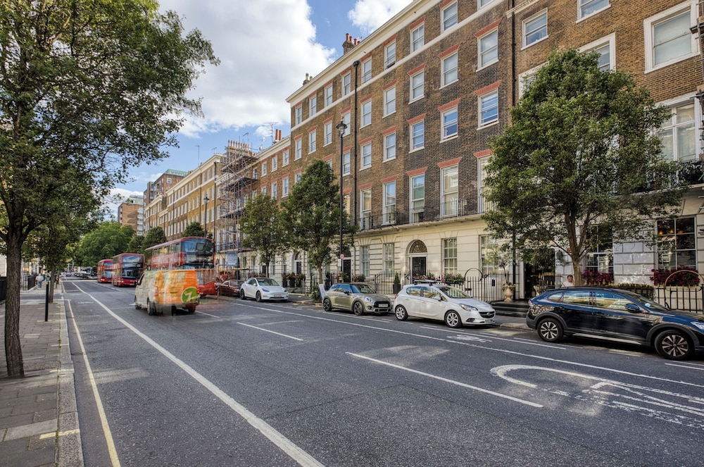 Opulence Centra London Hotel 72/75