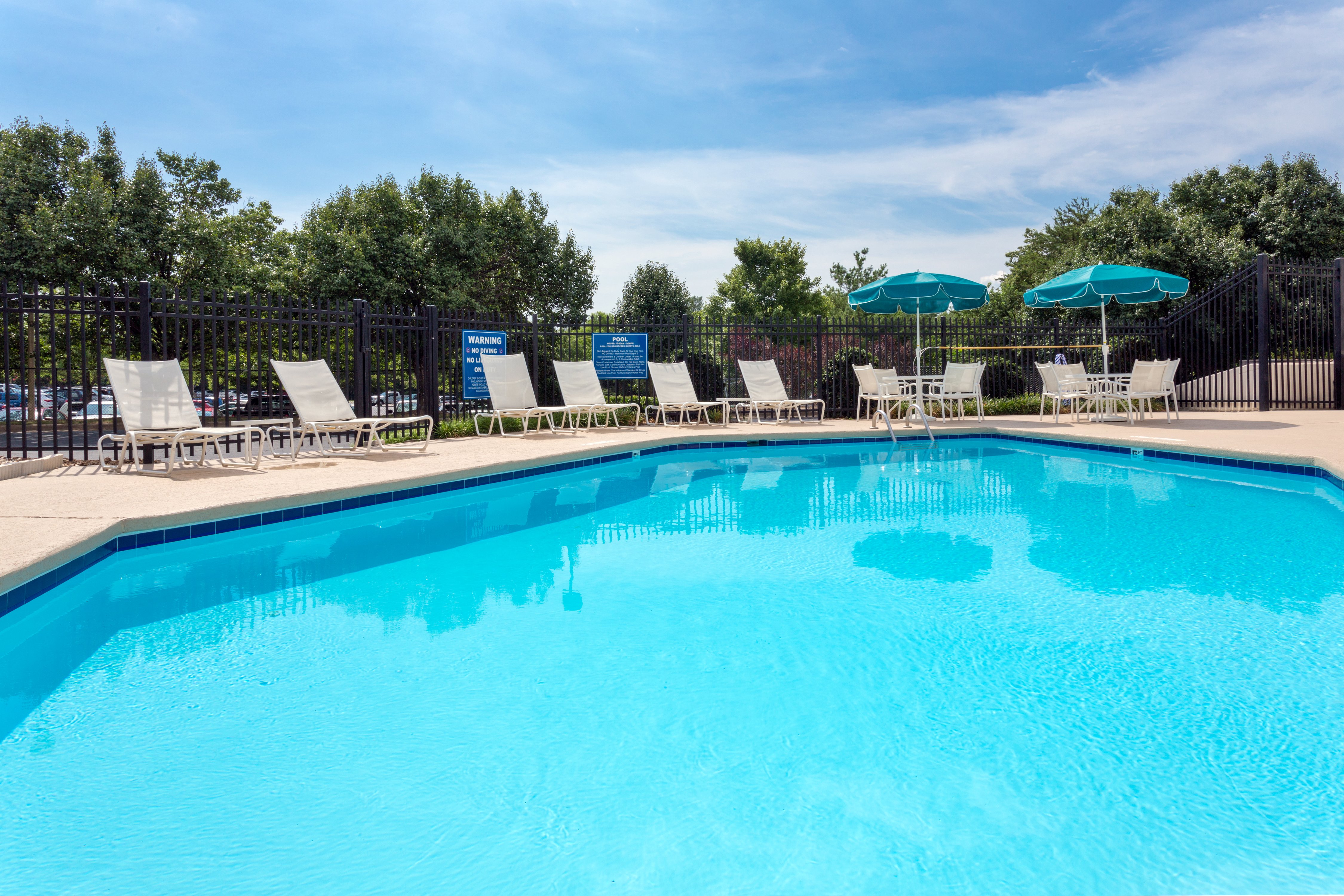 Holiday Inn Express Wilkesboro 37/59