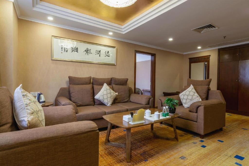 LIYUAN HOTEL 42/63