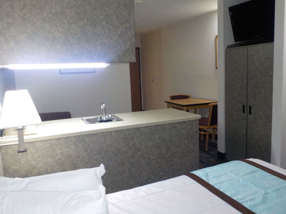 MJ Inn & Suites Marienville 4/20