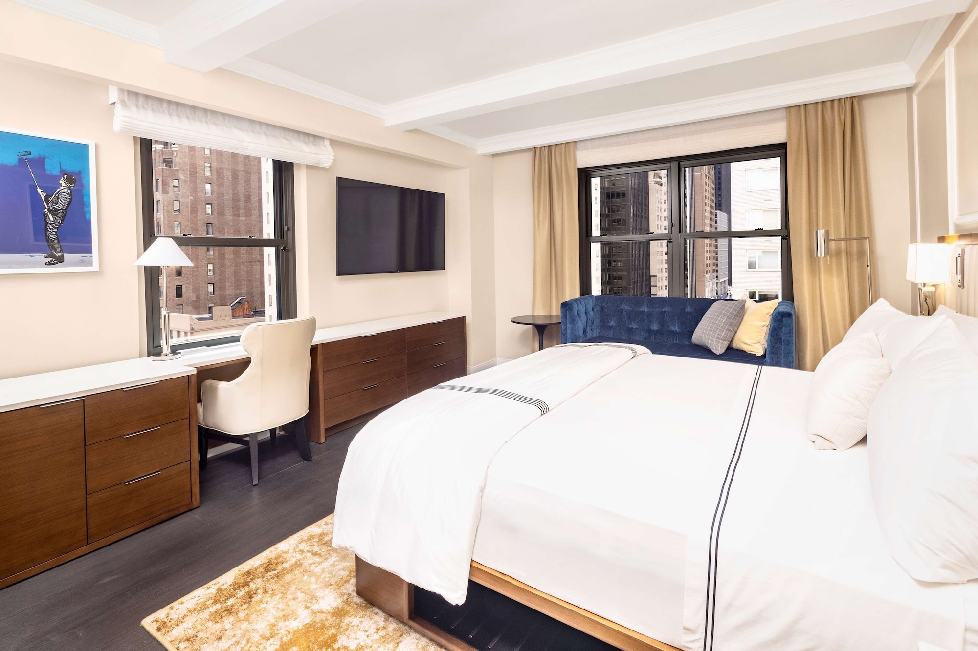 PLUS, DELUXE, STUDIO, KING BED