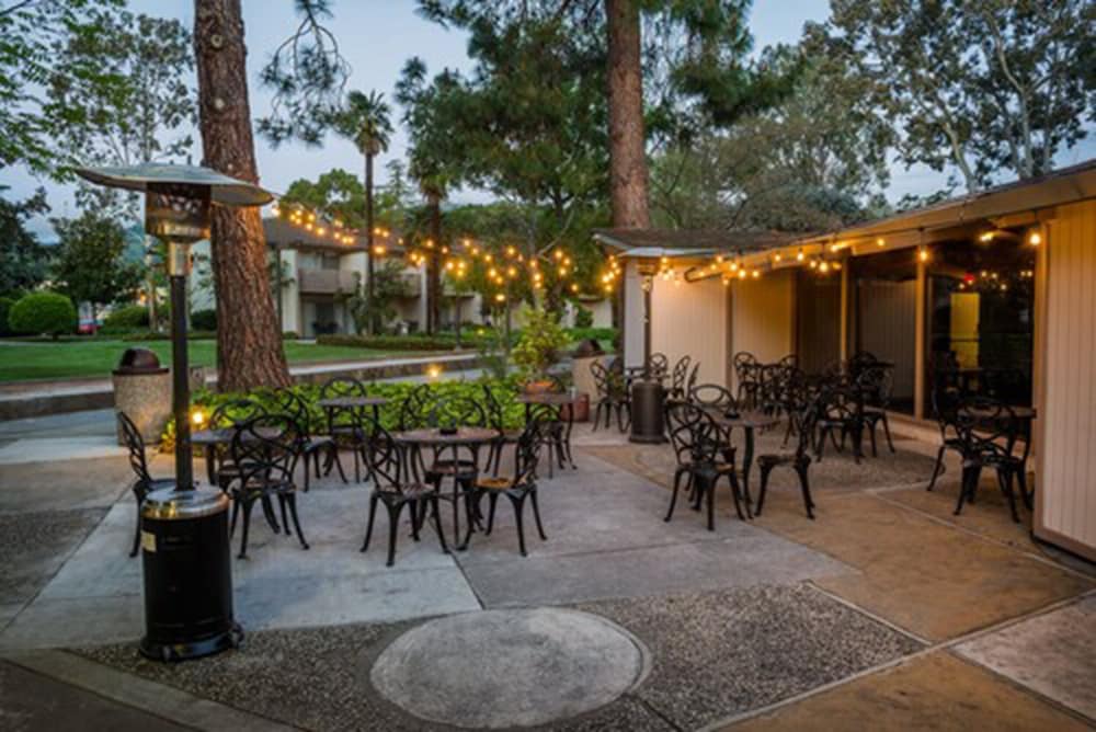 Los Gatos Lodge 16/26