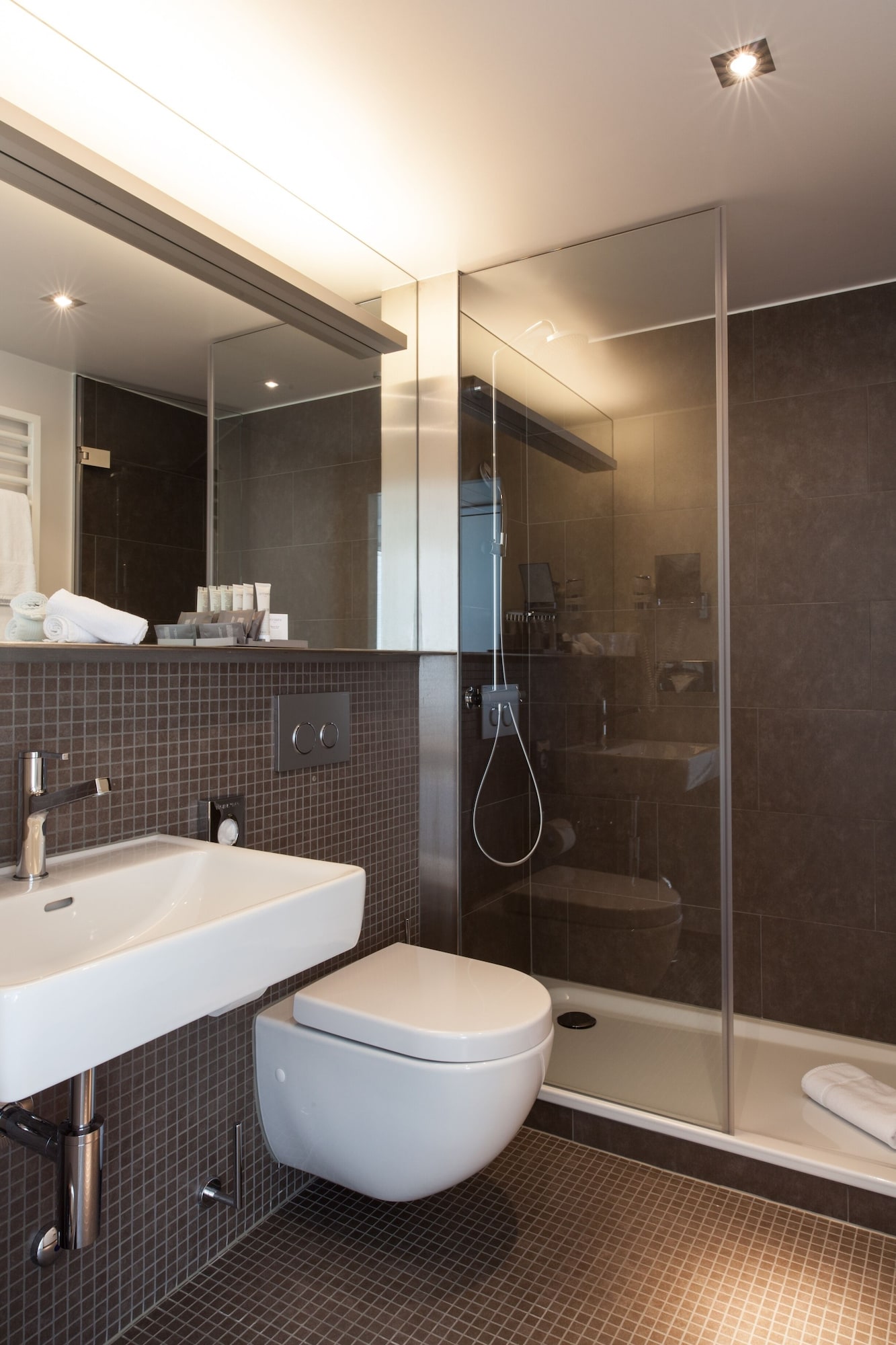 SUPERIOR, TWIN BEDS, LAKE VIEW