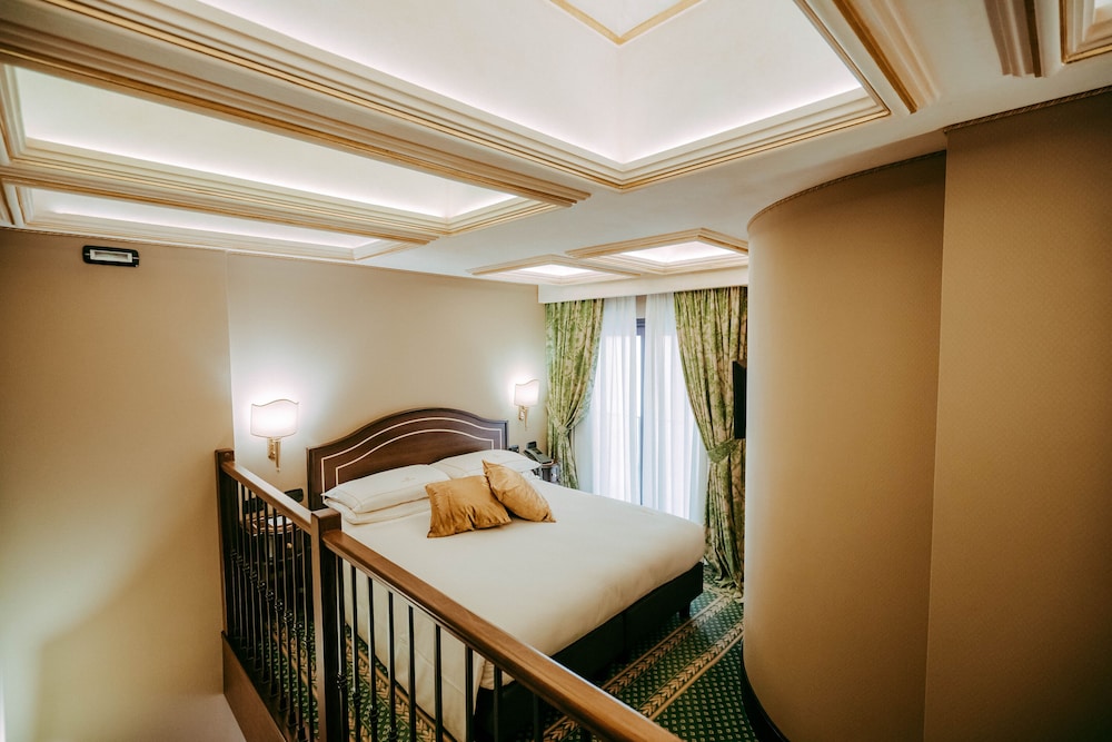River Palace Hotel 23/43