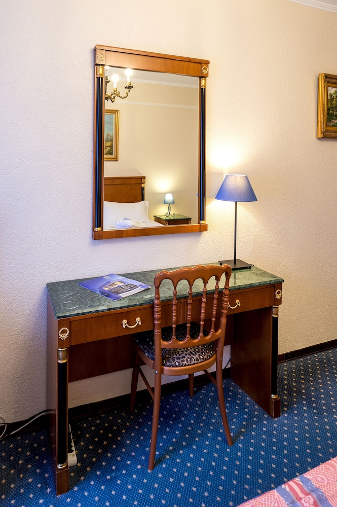 Diplomate Hotel 9/40
