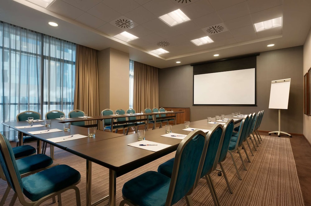 Hilton Garden Inn Sevilla 44/55
