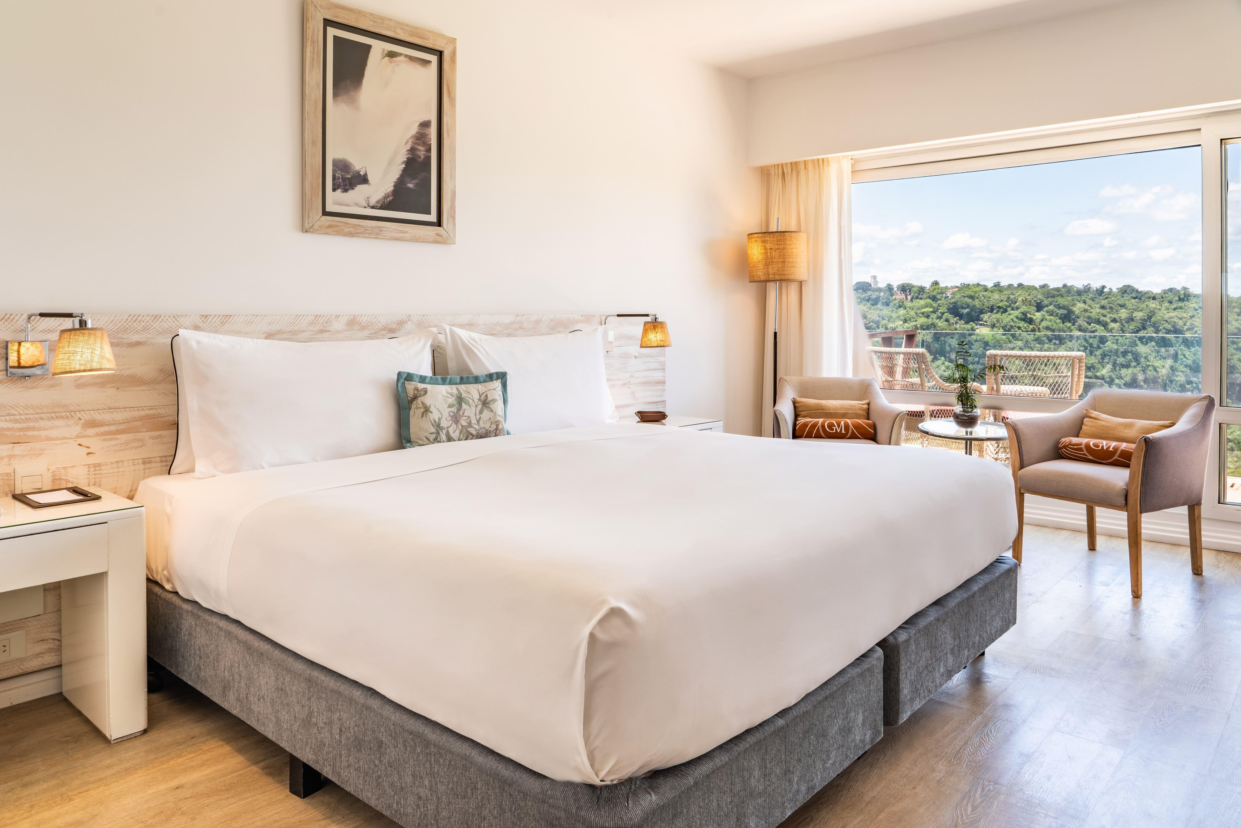 Red Level, King Bed