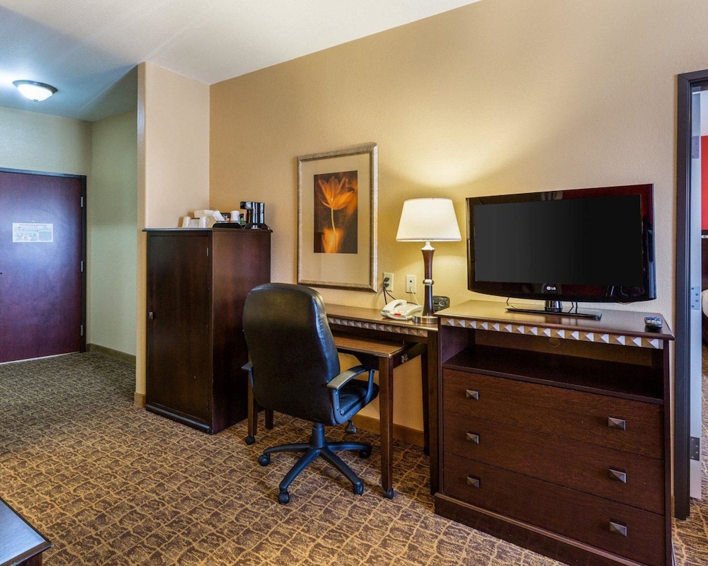 Spark By Hilton Pearland 35/37