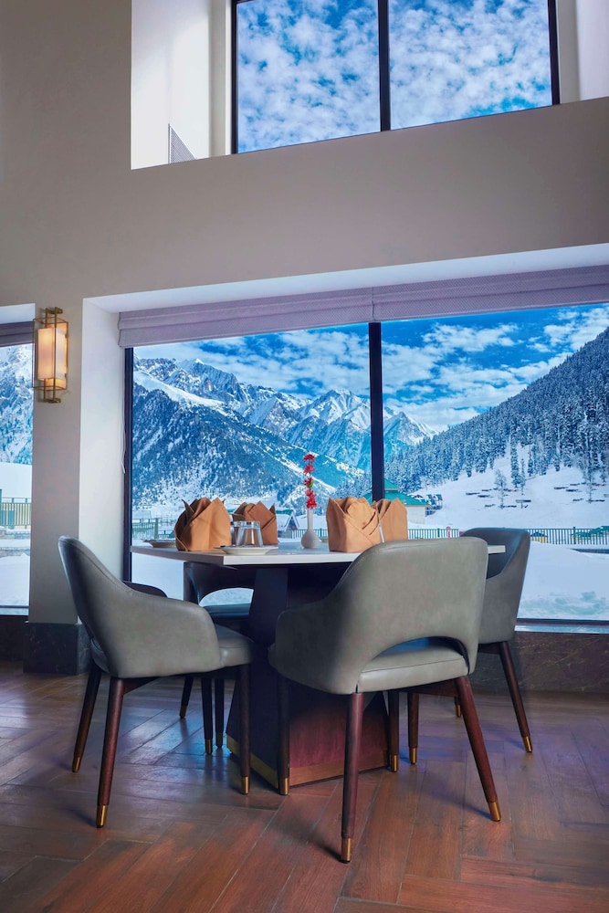 Radisson Sonamarg 25/36