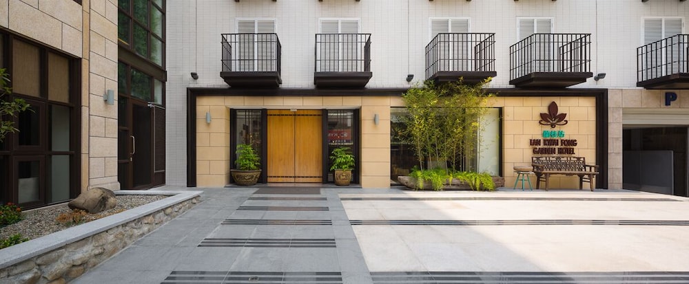 Lan Kwai Fong Garden Hotel 5/66