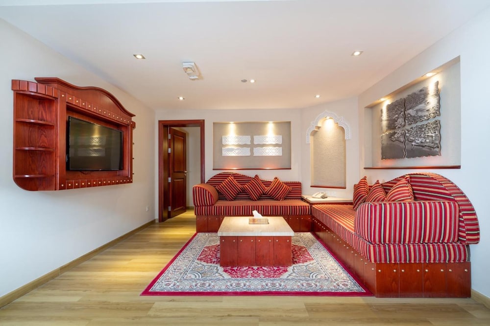 Al Liwan Suites Rawdat Al Khail 35/45