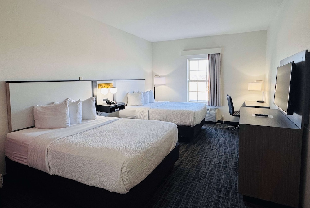 Room, 2 Queen Beds, Accessible, Ramada by Wyndham Sparta/At Speedway 2/3